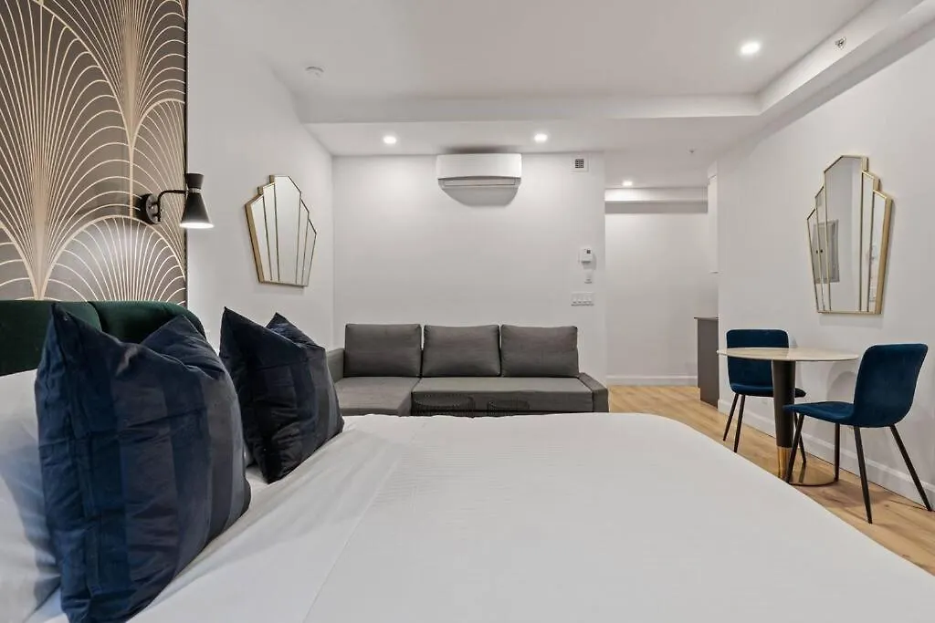 Initial / Art-Deco / Quebec Apartment